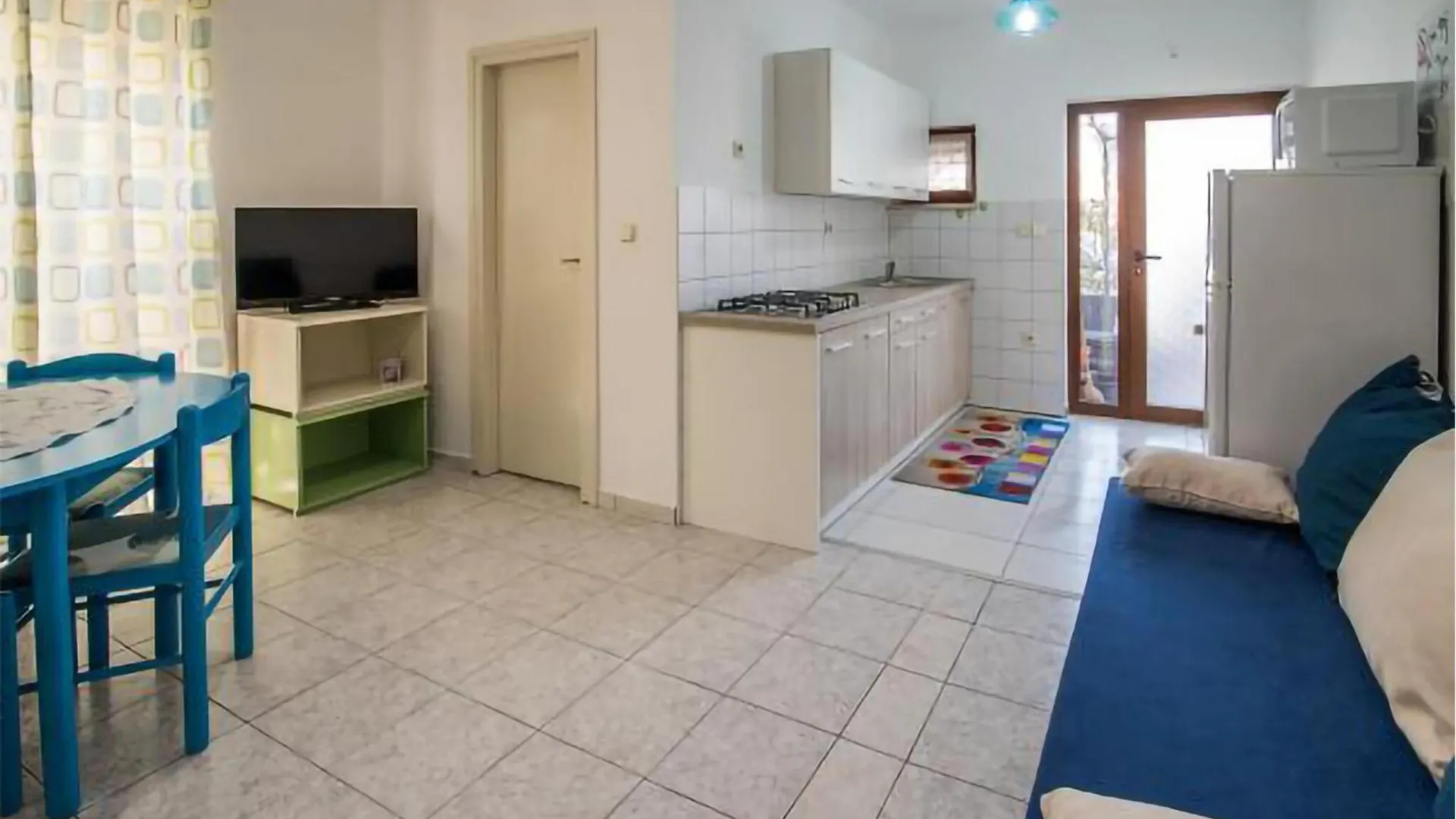 2 Bedroom Cozy Apartment In Vrbnik