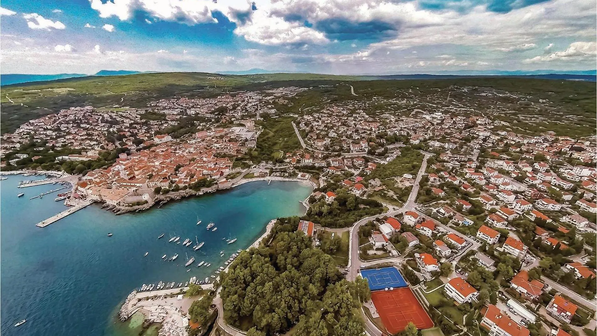 2 Bedroom Cozy Apartment In Vrbnik